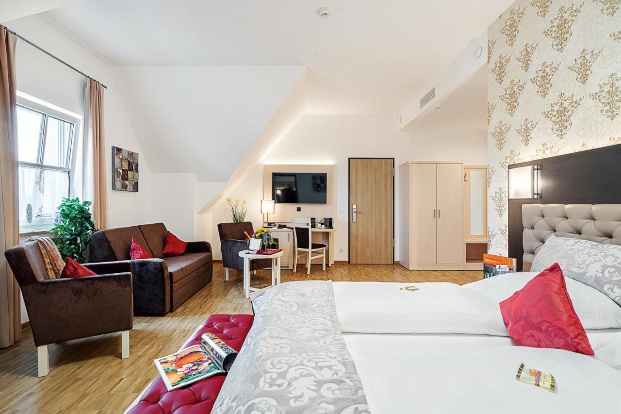 Hotel Rappen Rothenburg Ob Der Tauber Bagian luar foto