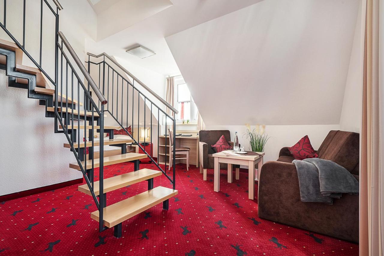 Hotel Rappen Rothenburg Ob Der Tauber Bagian luar foto