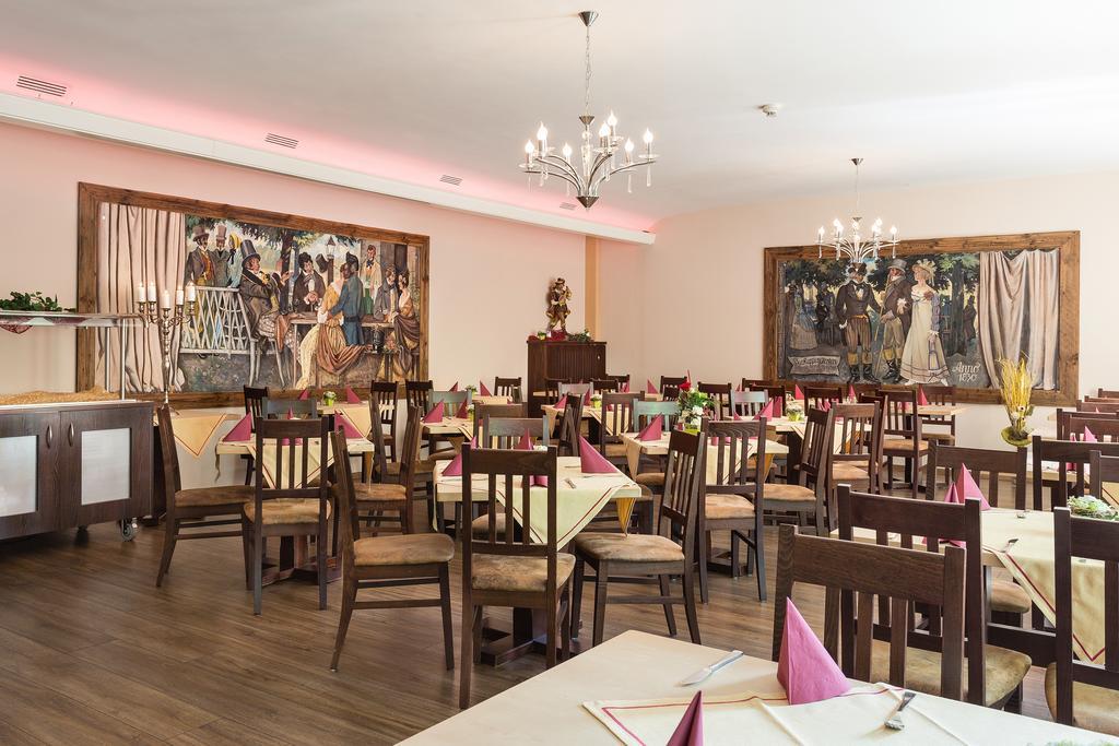 Hotel Rappen Rothenburg Ob Der Tauber Bagian luar foto