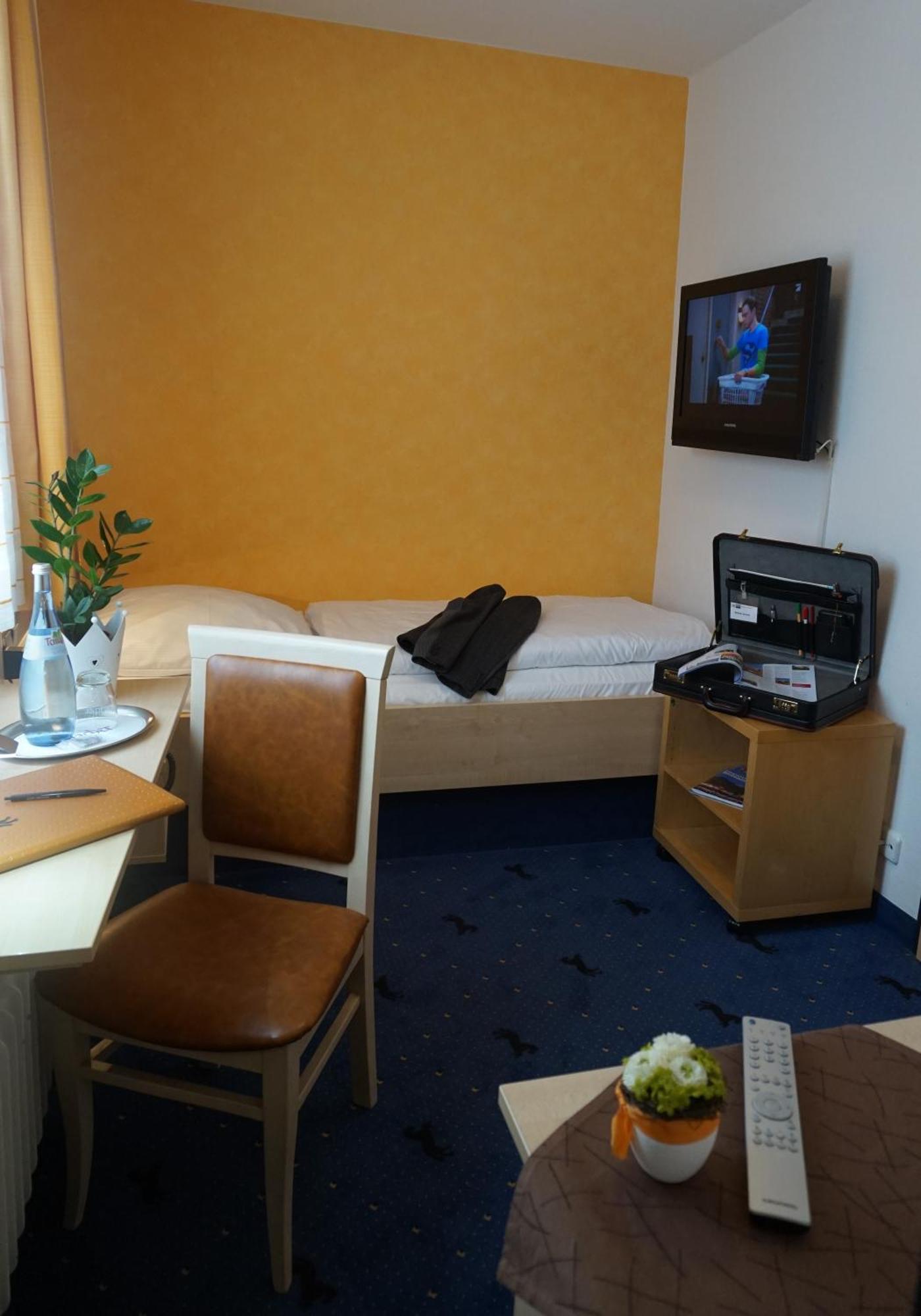 Hotel Rappen Rothenburg Ob Der Tauber Ruang foto