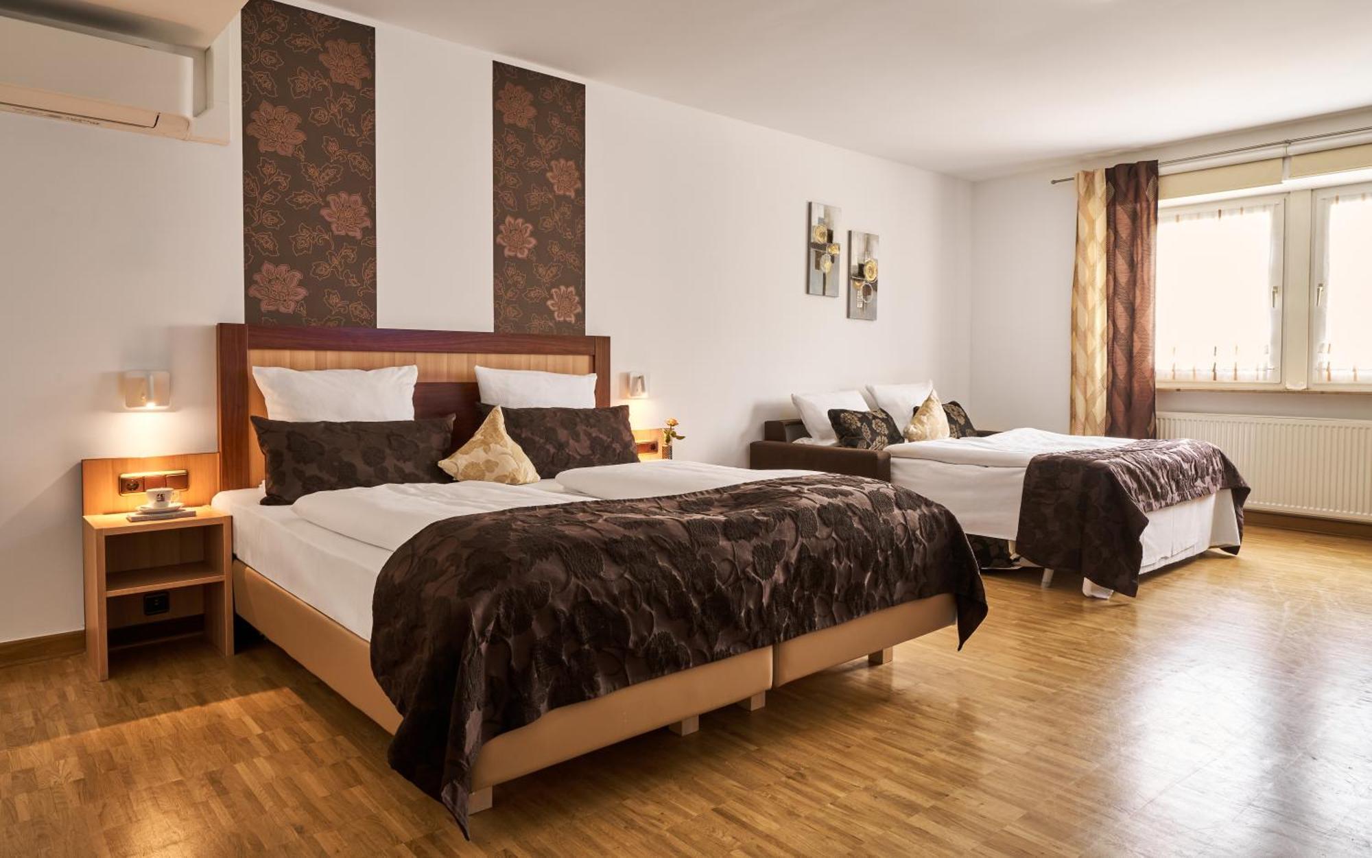 Hotel Rappen Rothenburg Ob Der Tauber Bagian luar foto